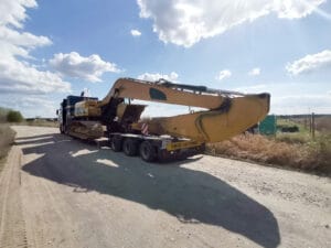 CAT 325DL: 13,6 x 3,83 x 3,57 - 34 000kg